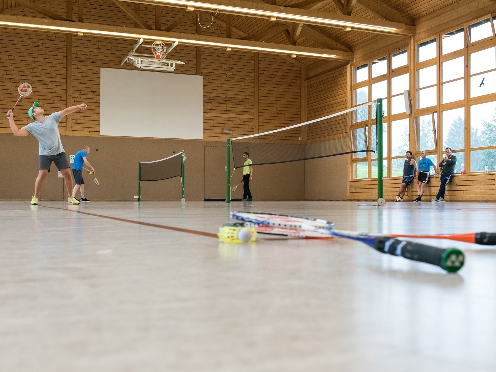 Badminton in der Turnhalle 